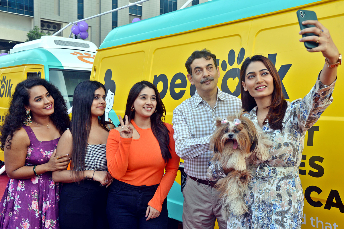 Pet Grooming Van Photos  - Sakshi10