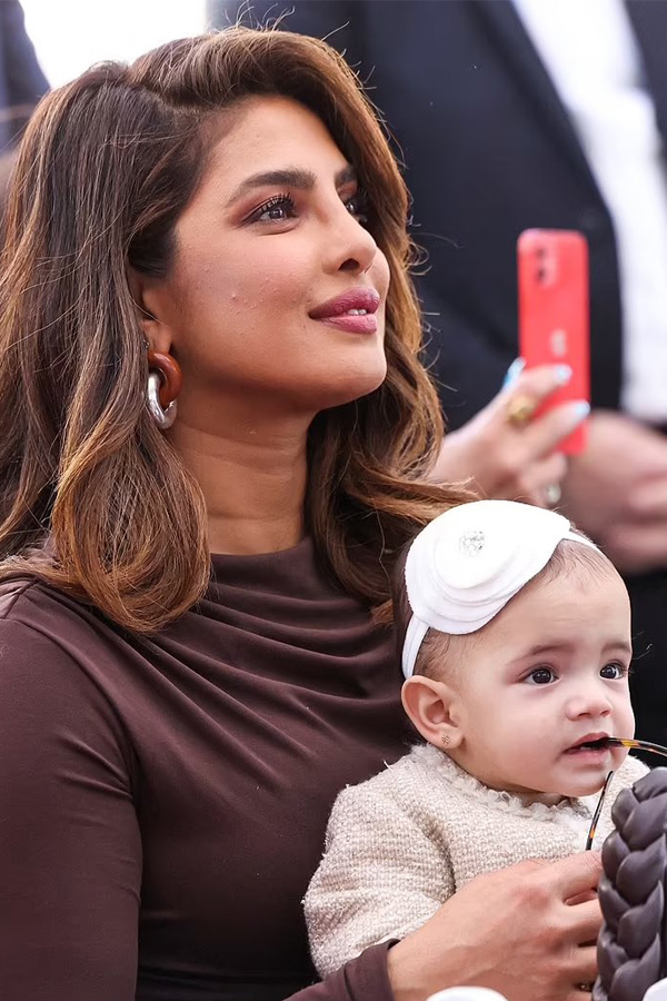 Priyanka Chopra And Daughter Malti Marie Photos  - Sakshi11