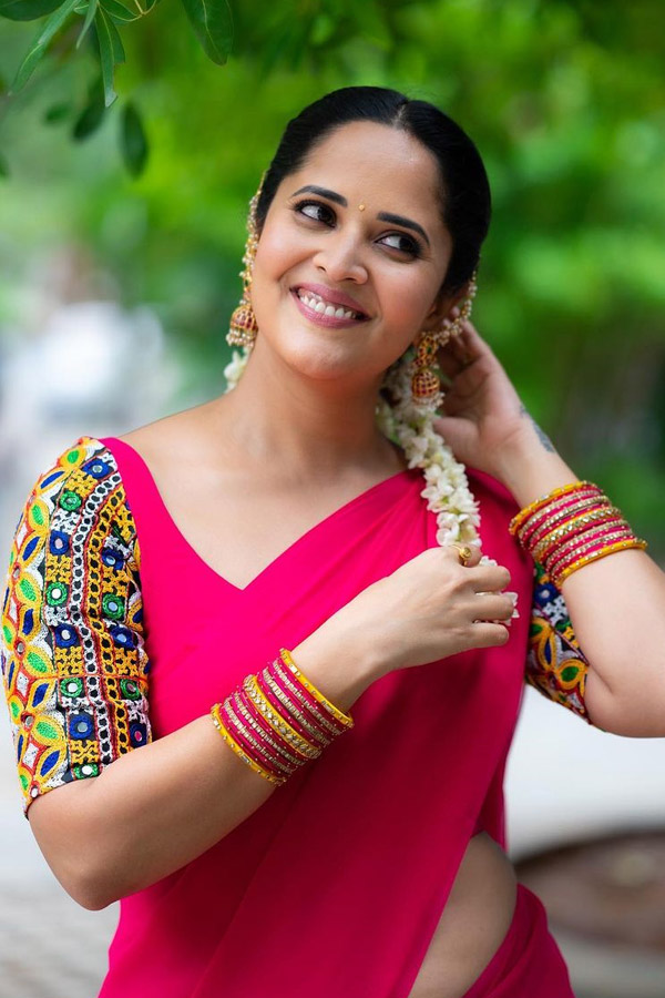 Anchor Anasuya Visits Srikalahasti Temple PHotos - Sakshi11