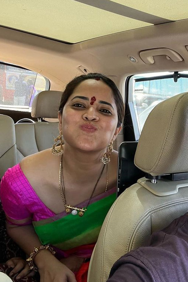 Anchor Anasuya Visits Srikalahasti Temple PHotos - Sakshi10