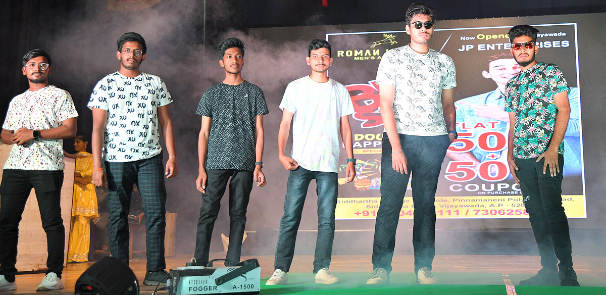 Celebrations At Vijayawada Siddhartha College Photos - Sakshi6