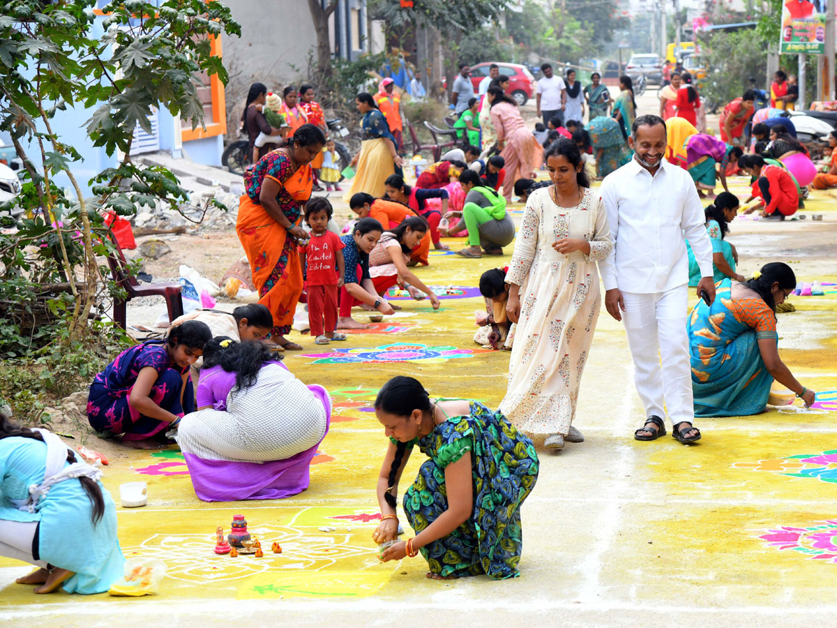 Rangoli Competition At Hyderabad Organised by Sakshi Telugu News Paper Photos - Sakshi31