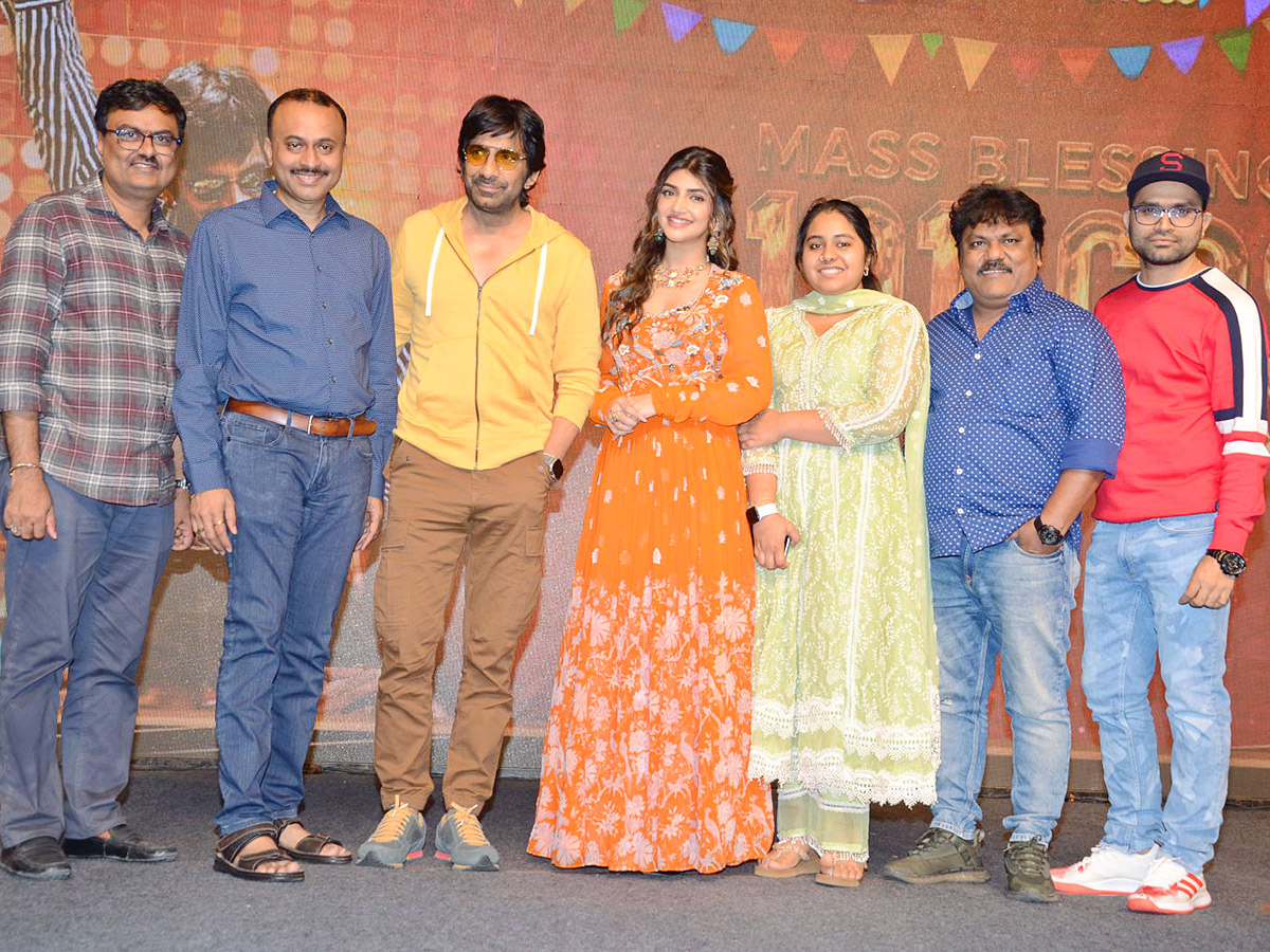 Ravi Teja, Sreeleela Dhamaka 100 CR MASSive Festival Pics - Sakshi17