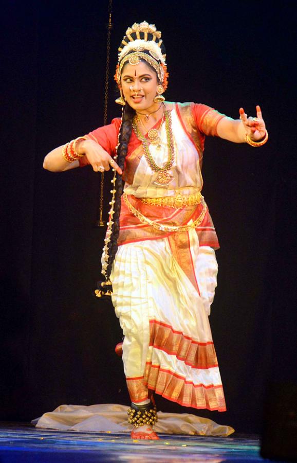 Trivikram Srinivas Wife Soujanya Enthralls Audiences With Her Kuchipudi Dance - Sakshi11