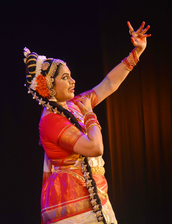 Trivikram Srinivas Wife Soujanya Enthralls Audiences With Her Kuchipudi Dance - Sakshi2