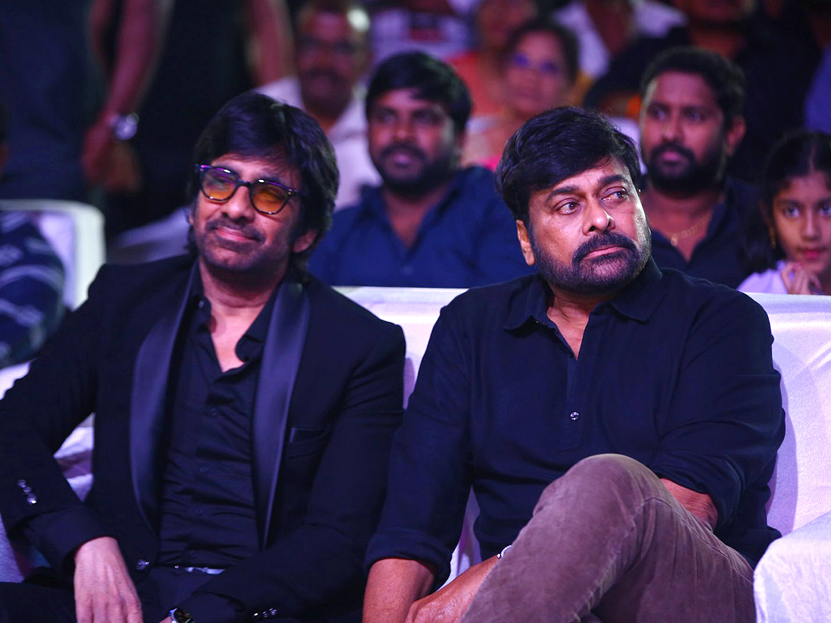 Chiranjeevi Ravi Teja Photos At Waltair Veerayya Pre Release Event - Sakshi10