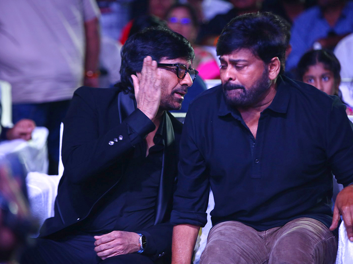 Chiranjeevi Ravi Teja Photos At Waltair Veerayya Pre Release Event - Sakshi11