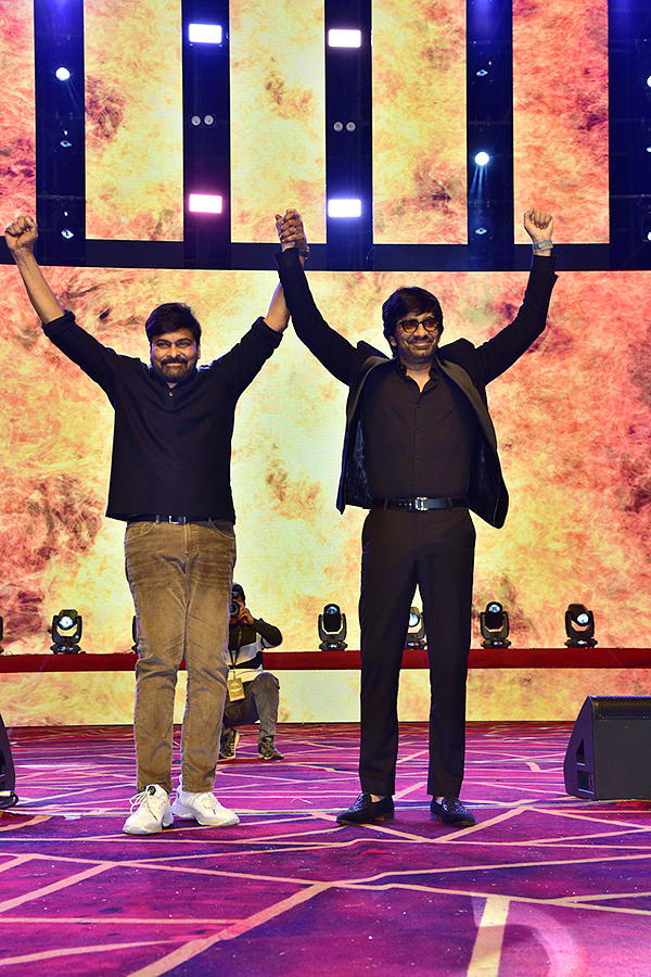 Chiranjeevi Ravi Teja Photos At Waltair Veerayya Pre Release Event - Sakshi14