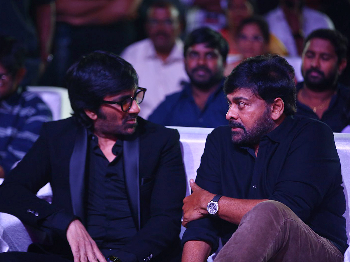 Chiranjeevi Ravi Teja Photos At Waltair Veerayya Pre Release Event - Sakshi3