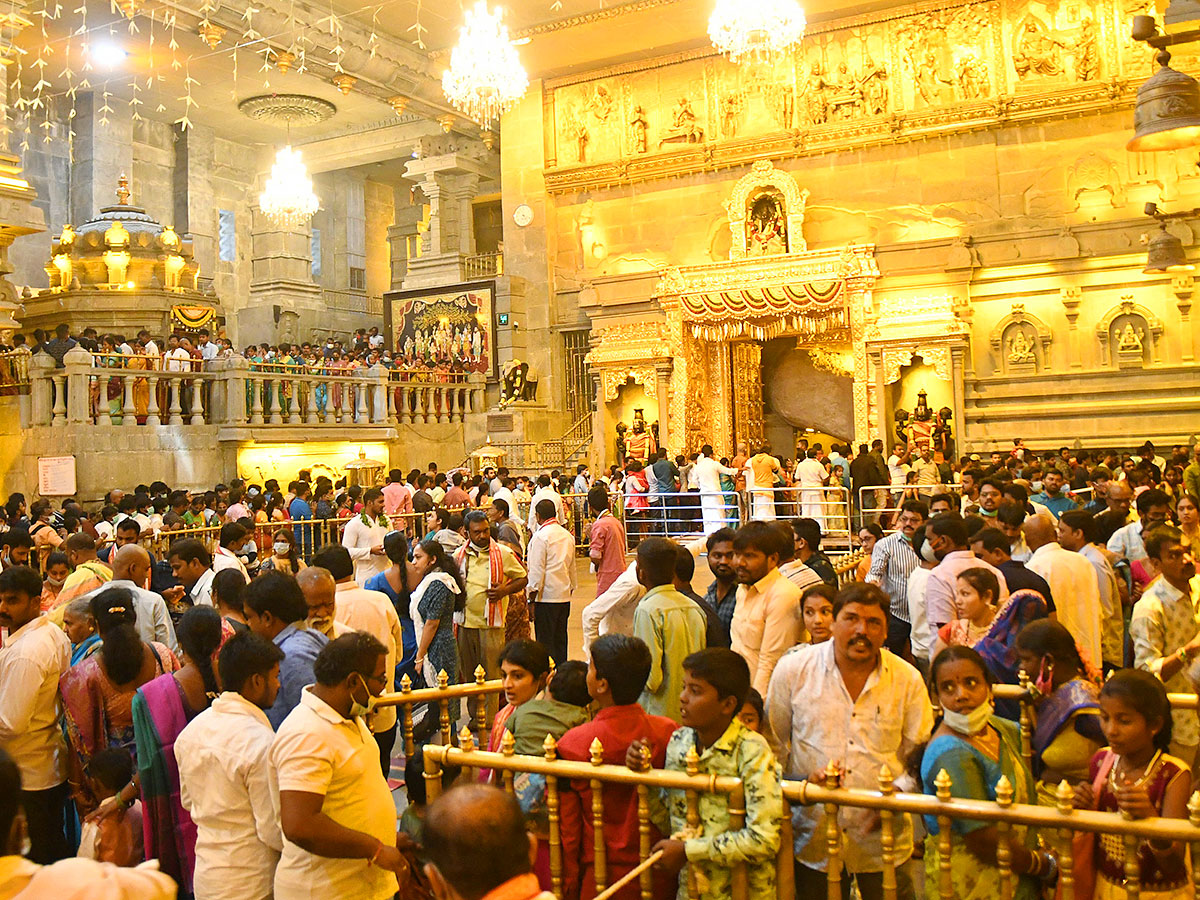 Devotees Crowd at Yadadri Temple - Sakshi12