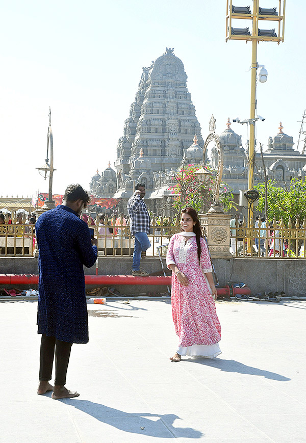 Devotees Crowd at Yadadri Temple - Sakshi13