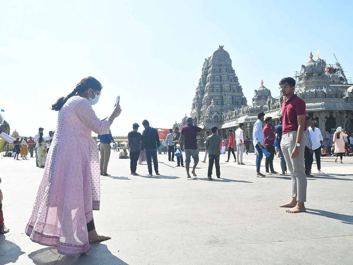 Devotees Crowd at Yadadri Temple - Sakshi14