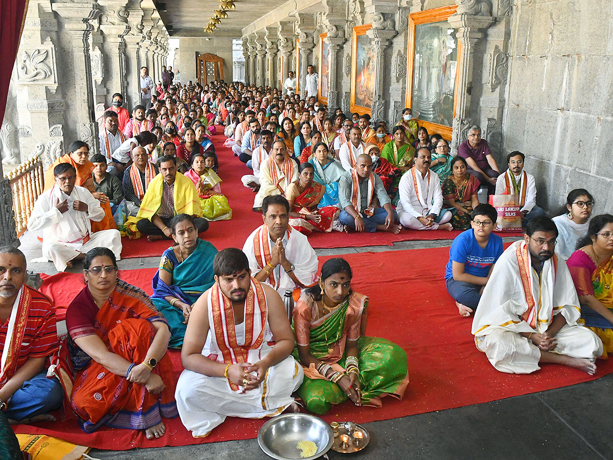 Devotees Crowd at Yadadri Temple - Sakshi5