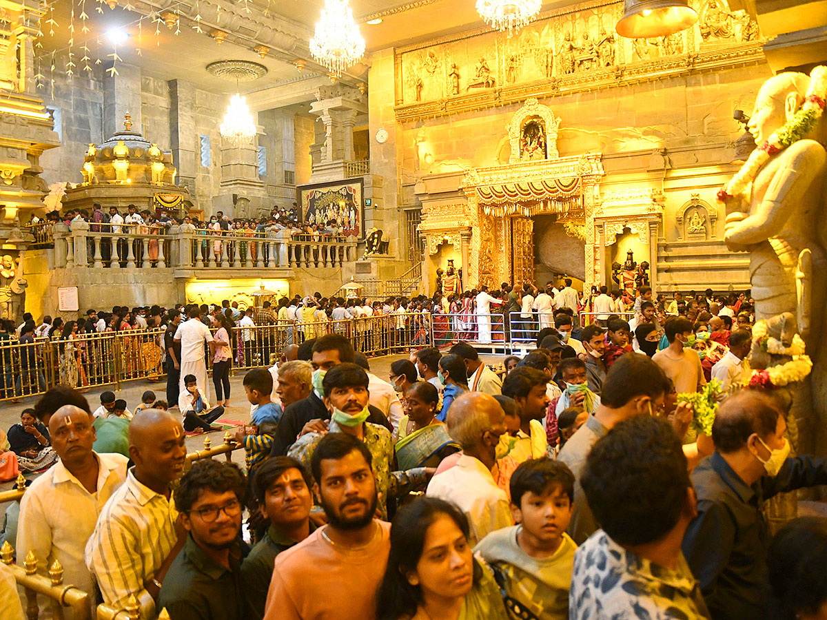 Devotees Crowd at Yadadri Temple - Sakshi6