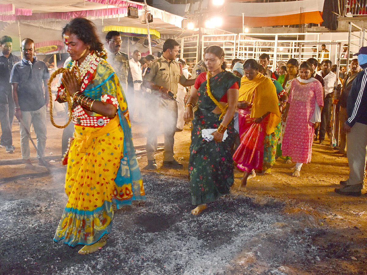 Huge Devotees Rush In Narketpally Cheruvugattu Temple - Sakshi4