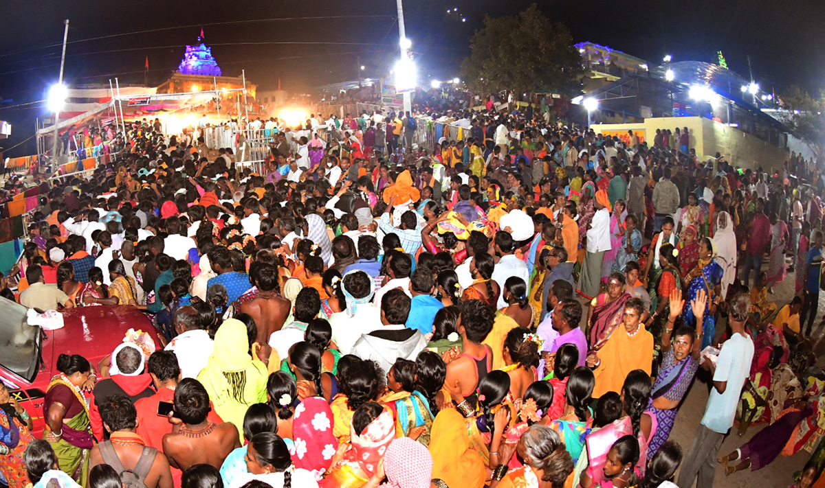 Huge Devotees Rush In Narketpally Cheruvugattu Temple - Sakshi6