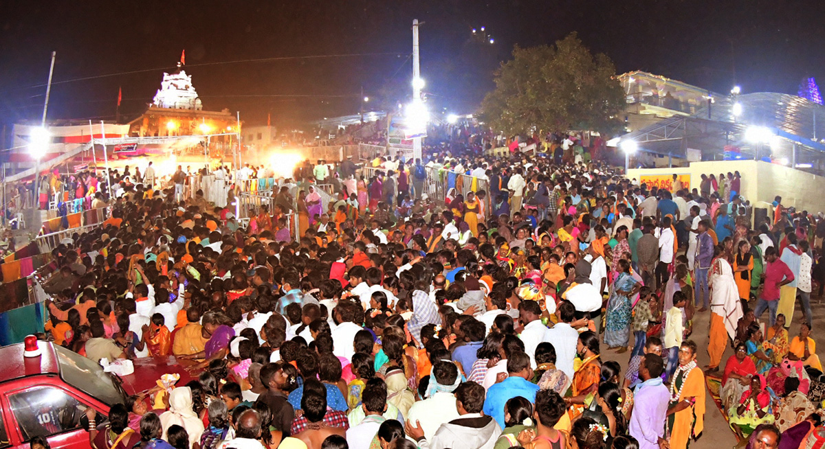 Huge Devotees Rush In Narketpally Cheruvugattu Temple - Sakshi8