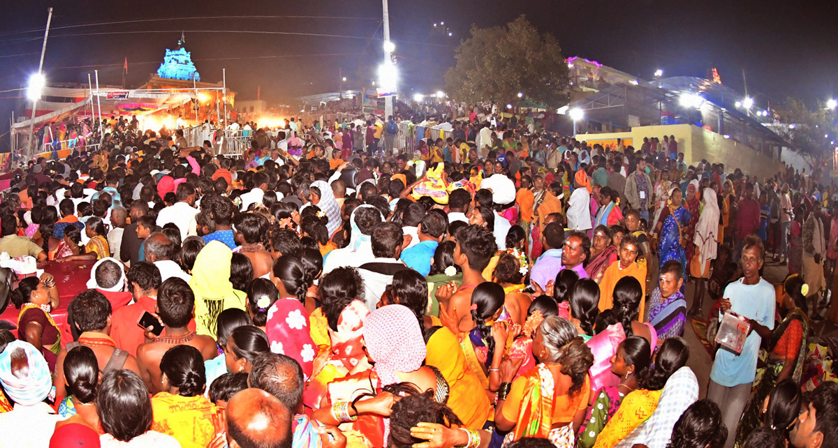 Huge Devotees Rush In Narketpally Cheruvugattu Temple - Sakshi10