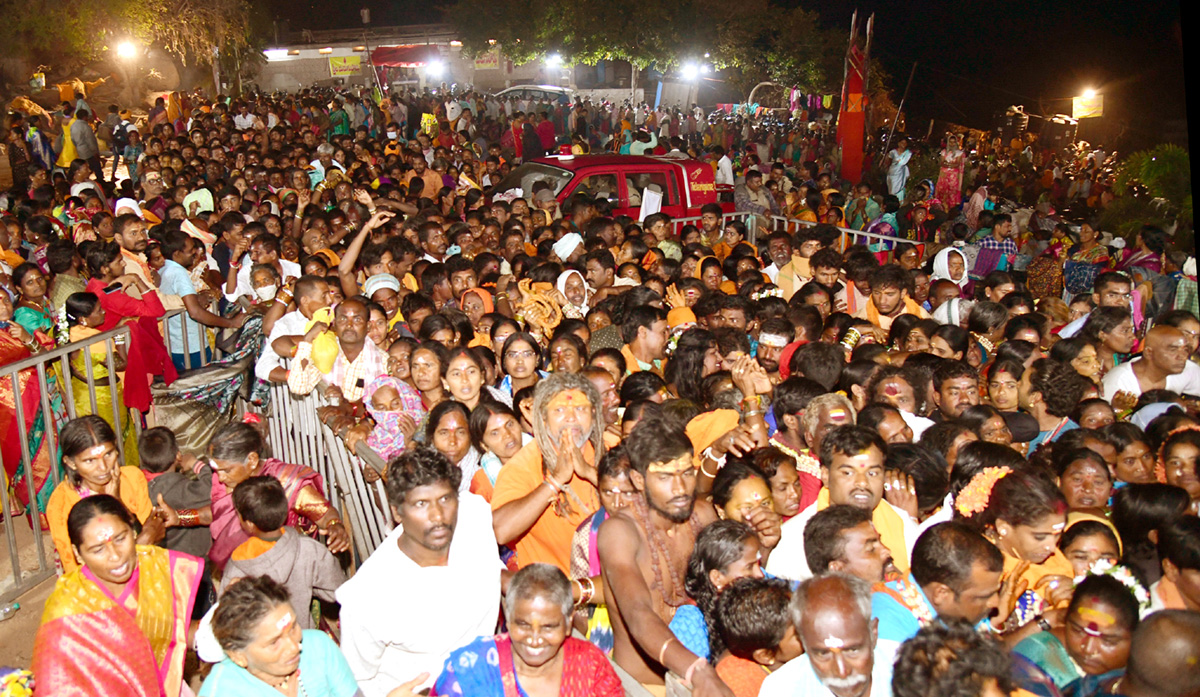 Huge Devotees Rush In Narketpally Cheruvugattu Temple - Sakshi11