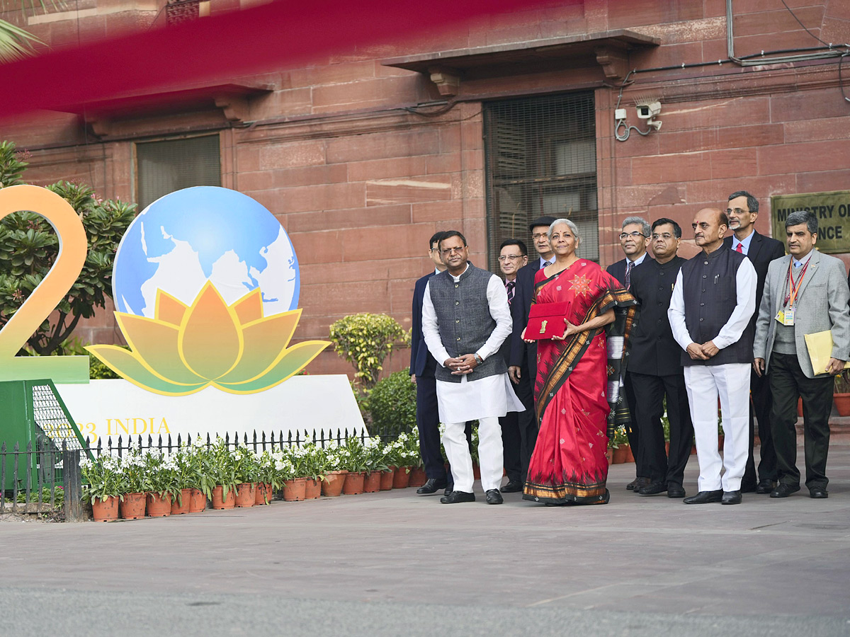 Union Budget 2023: FM Sitharaman With Budget Team Photos - Sakshi7