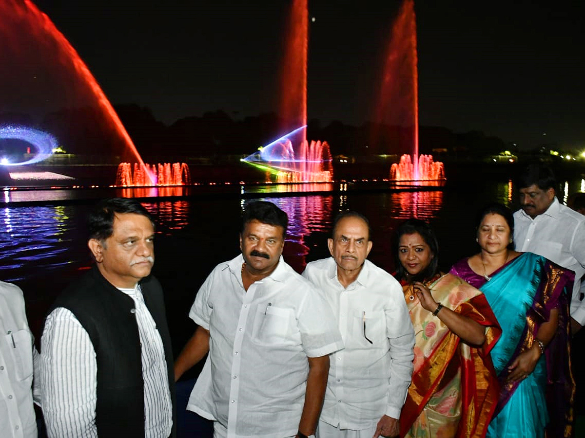 Musical Fountain at Lumbini Park Hyderabad - Sakshi10