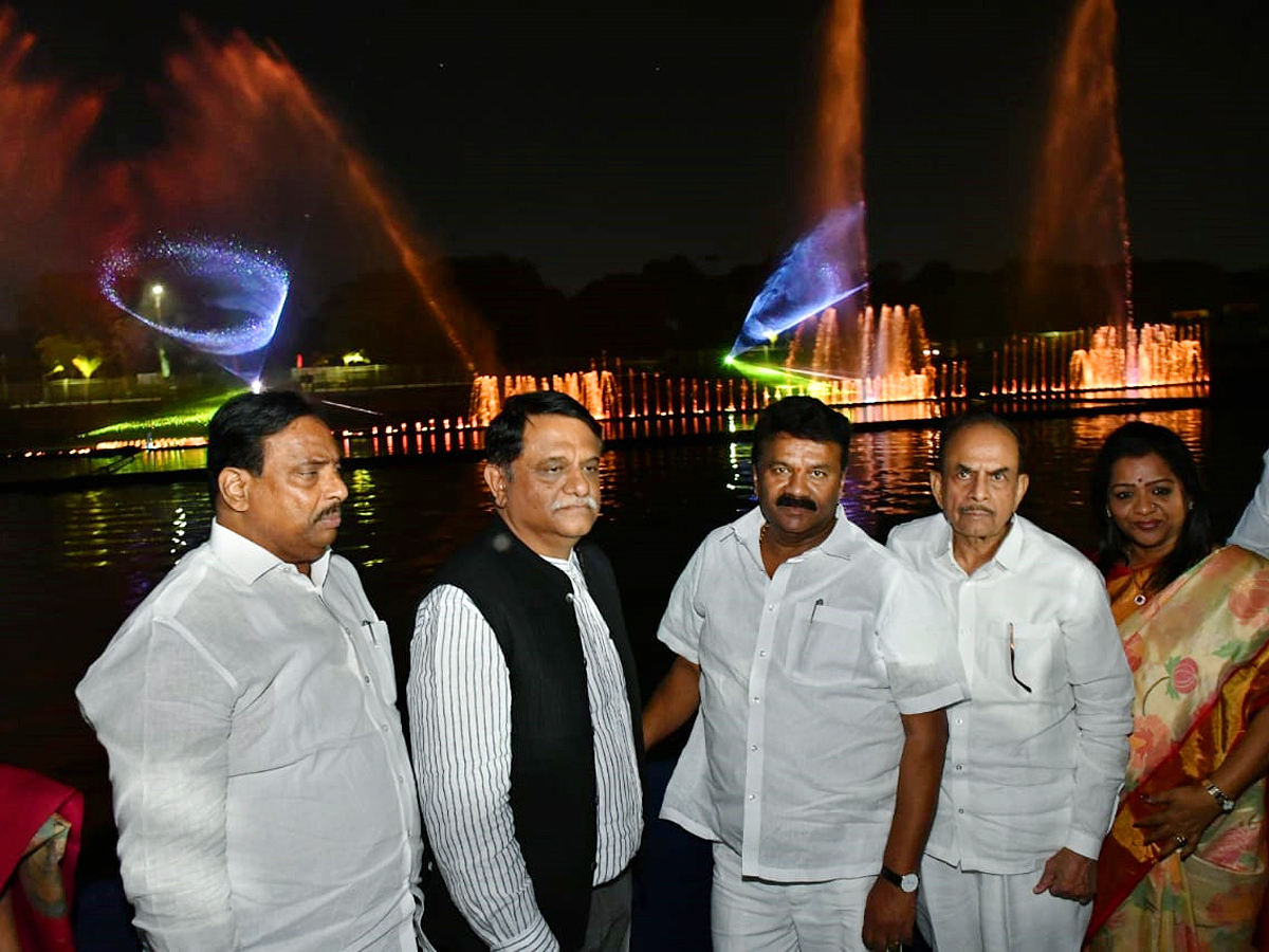 Musical Fountain at Lumbini Park Hyderabad - Sakshi8