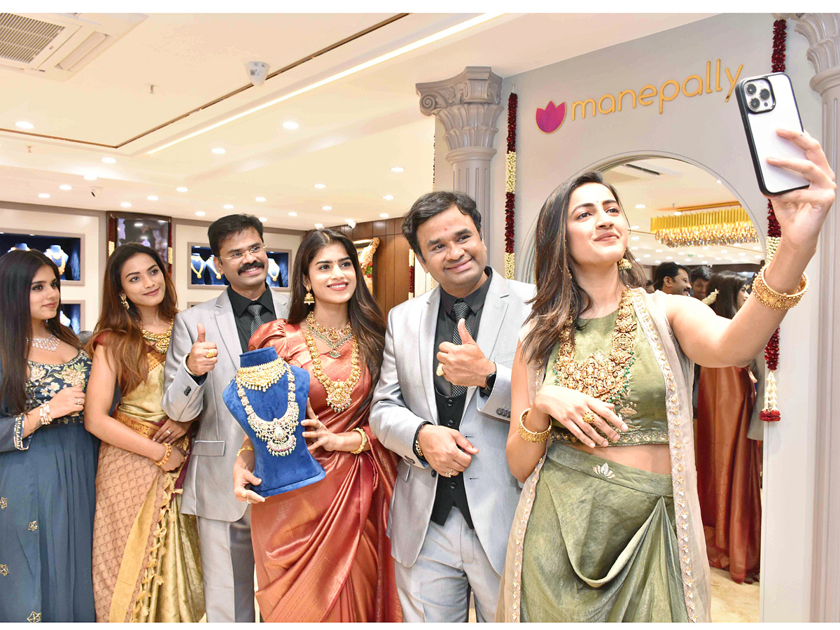 Actress Niharika Konidela And NEHA SHETTY  Launch Of Manepally Jewellers At Suchitra Circle Kompally - Sakshi2