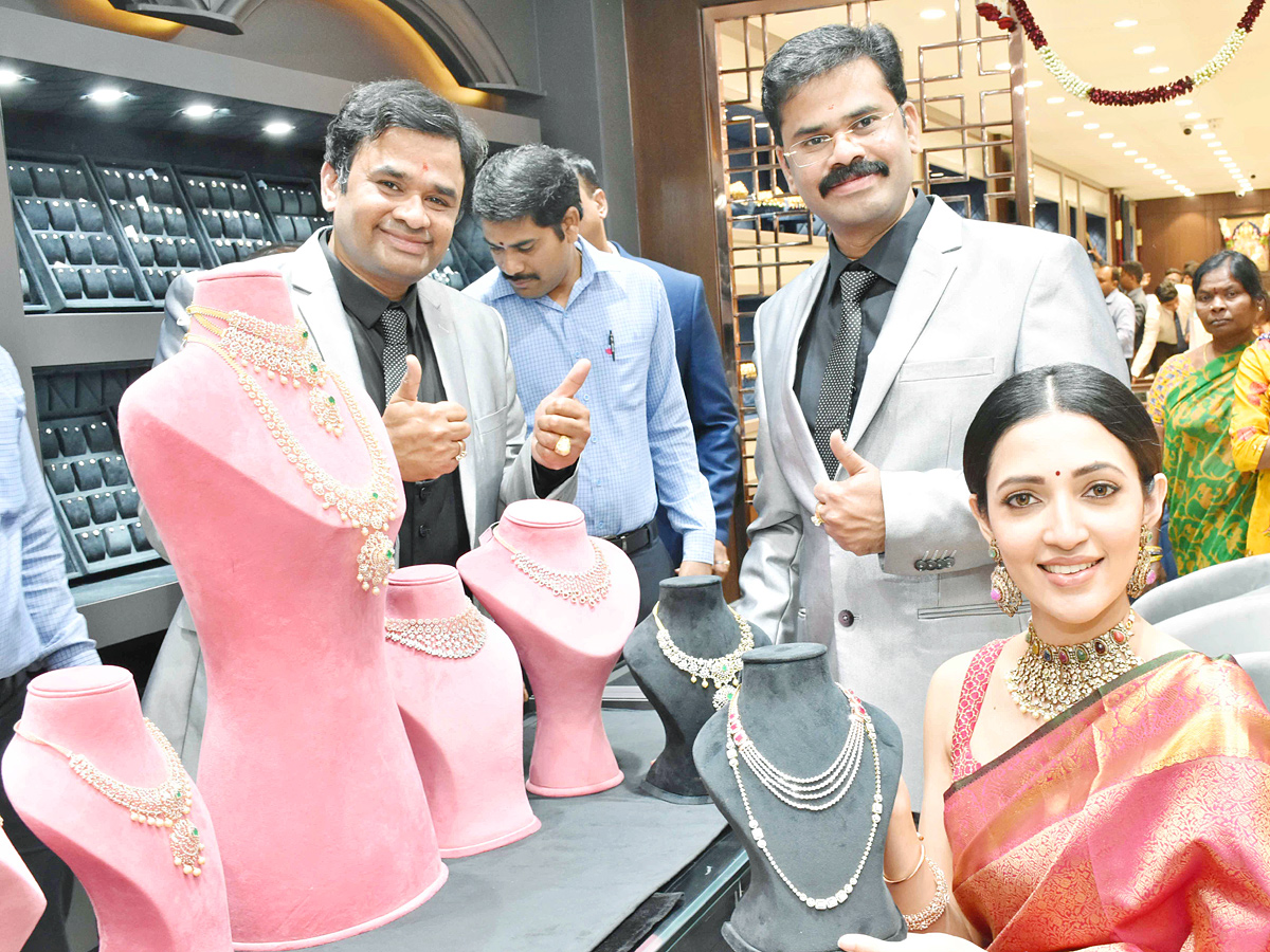 Actress Niharika Konidela And NEHA SHETTY  Launch Of Manepally Jewellers At Suchitra Circle Kompally - Sakshi12