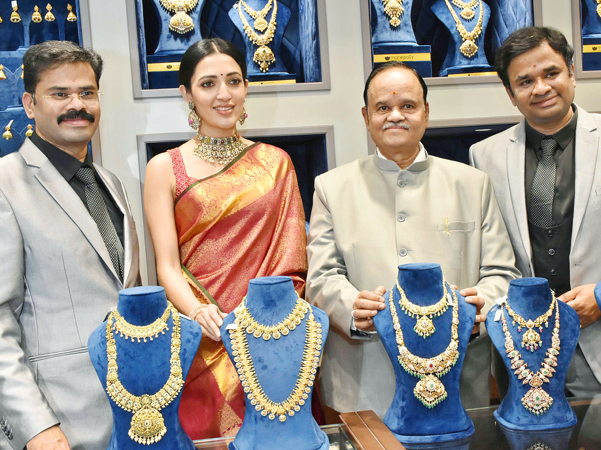 Actress Niharika Konidela And NEHA SHETTY  Launch Of Manepally Jewellers At Suchitra Circle Kompally - Sakshi17