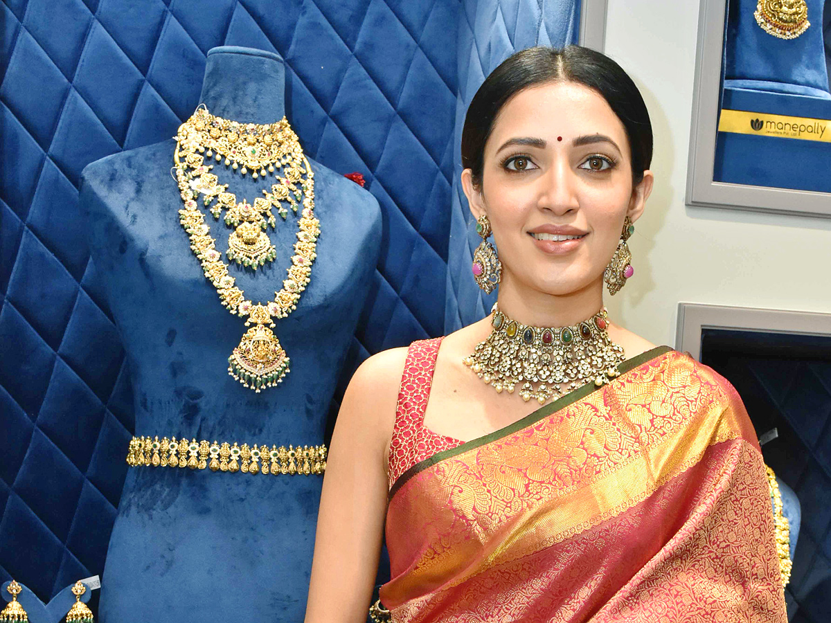 Actress Niharika Konidela And NEHA SHETTY  Launch Of Manepally Jewellers At Suchitra Circle Kompally - Sakshi20