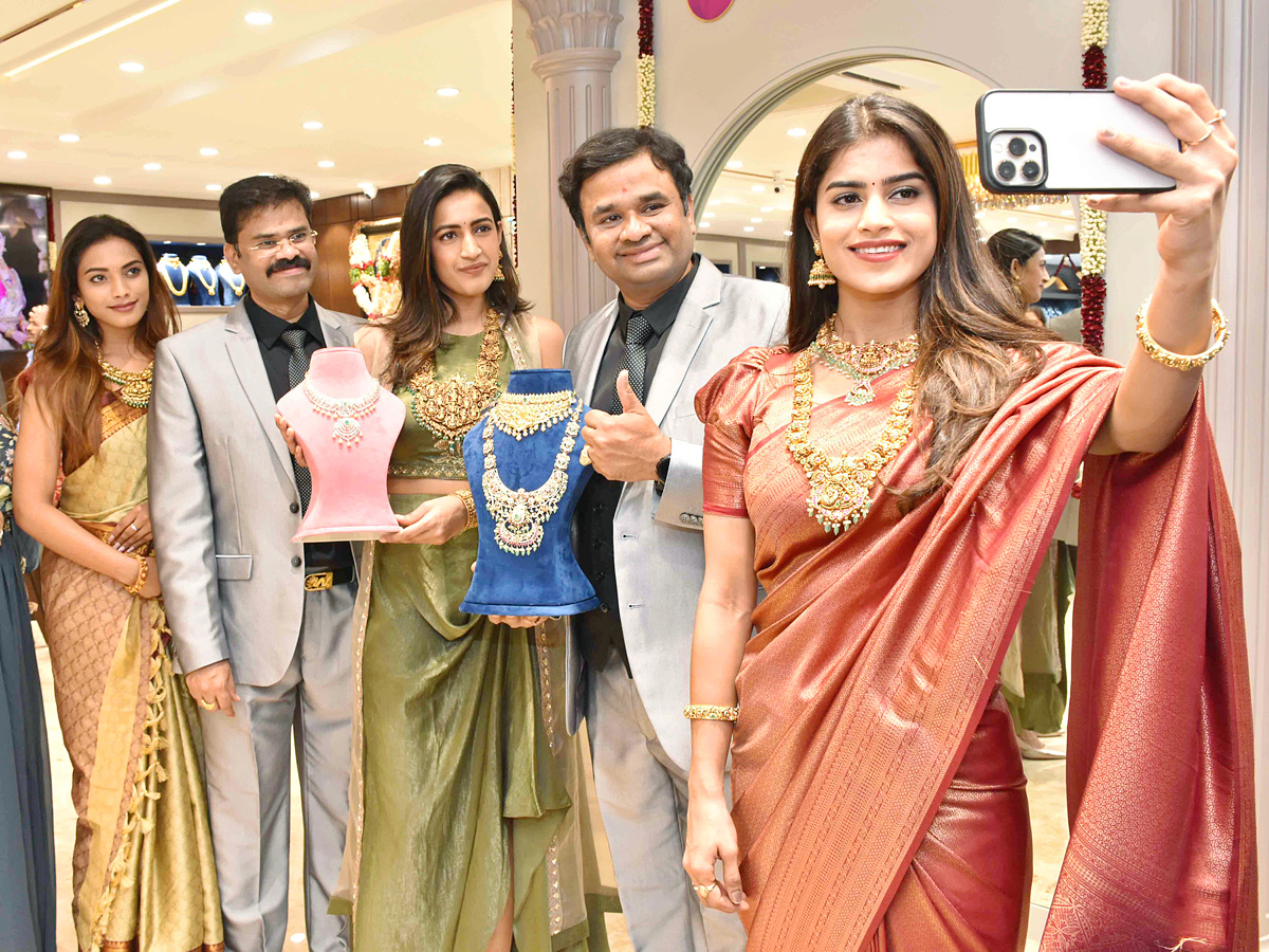 Actress Niharika Konidela And NEHA SHETTY  Launch Of Manepally Jewellers At Suchitra Circle Kompally - Sakshi3