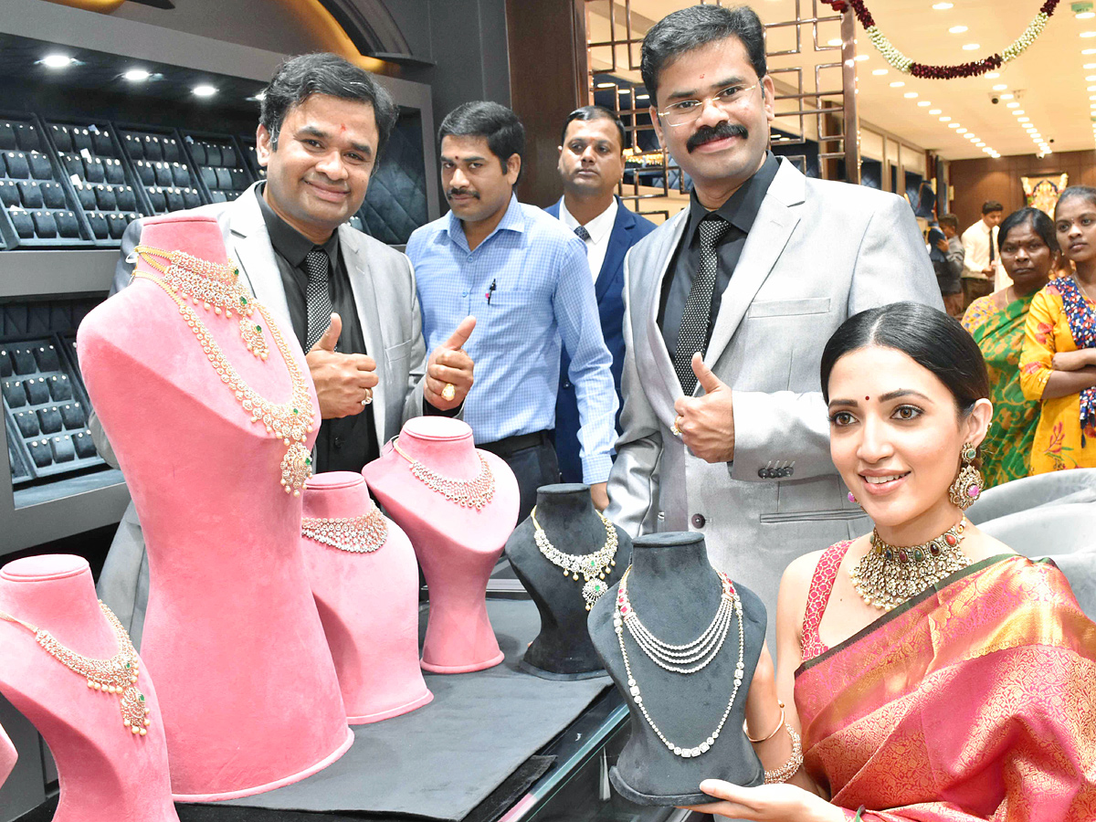 Actress Niharika Konidela And NEHA SHETTY  Launch Of Manepally Jewellers At Suchitra Circle Kompally - Sakshi6