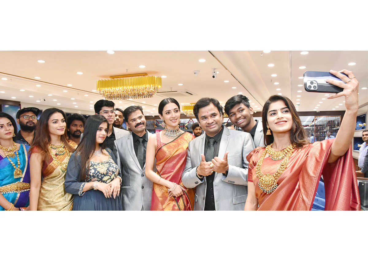 Actress Niharika Konidela And NEHA SHETTY  Launch Of Manepally Jewellers At Suchitra Circle Kompally - Sakshi7