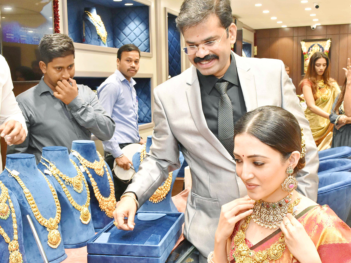 Actress Niharika Konidela And NEHA SHETTY  Launch Of Manepally Jewellers At Suchitra Circle Kompally - Sakshi9