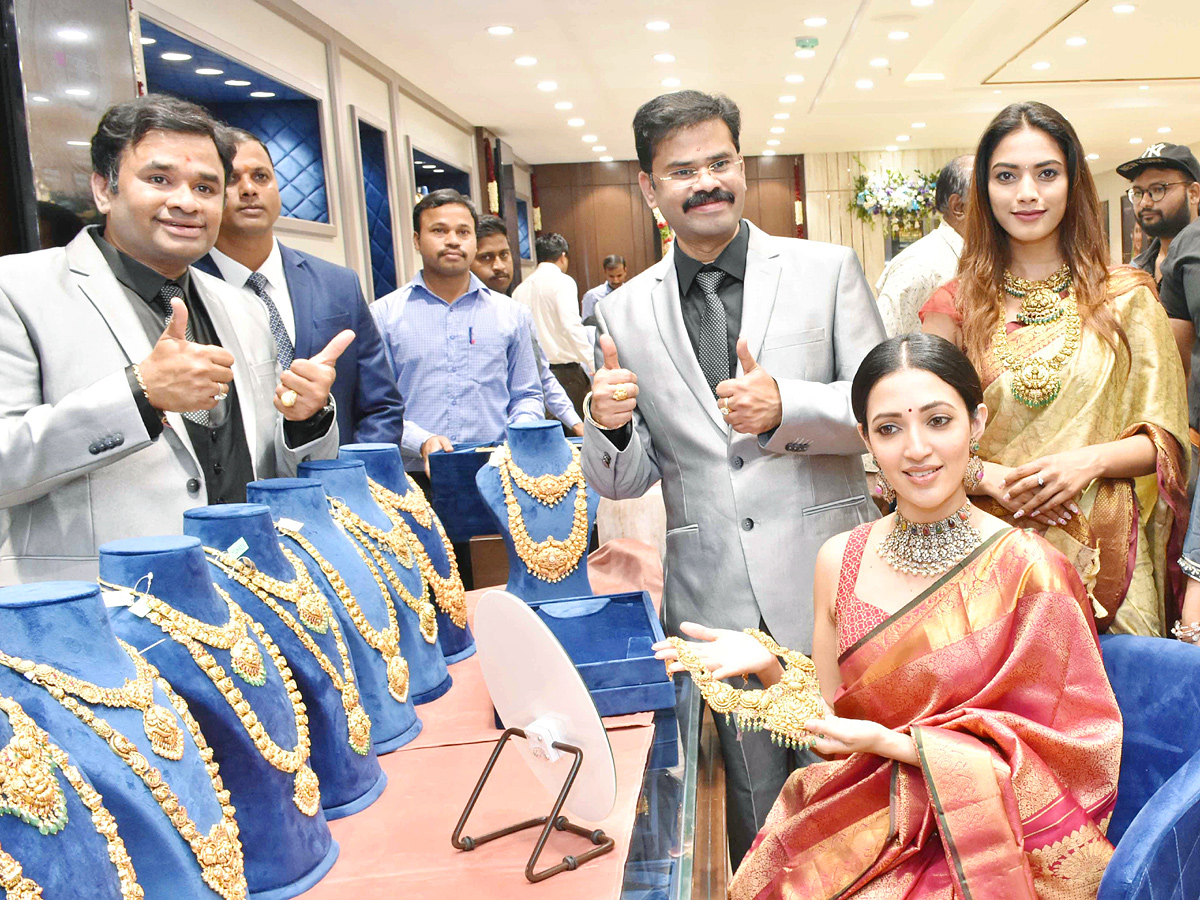 Actress Niharika Konidela And NEHA SHETTY  Launch Of Manepally Jewellers At Suchitra Circle Kompally - Sakshi10