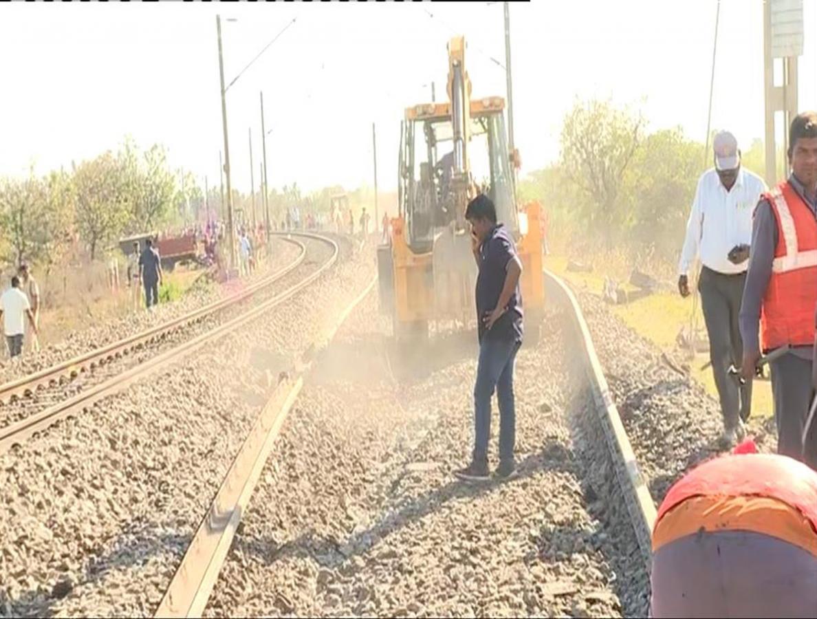 Godavari Express derails at Bibinagar  - Sakshi14