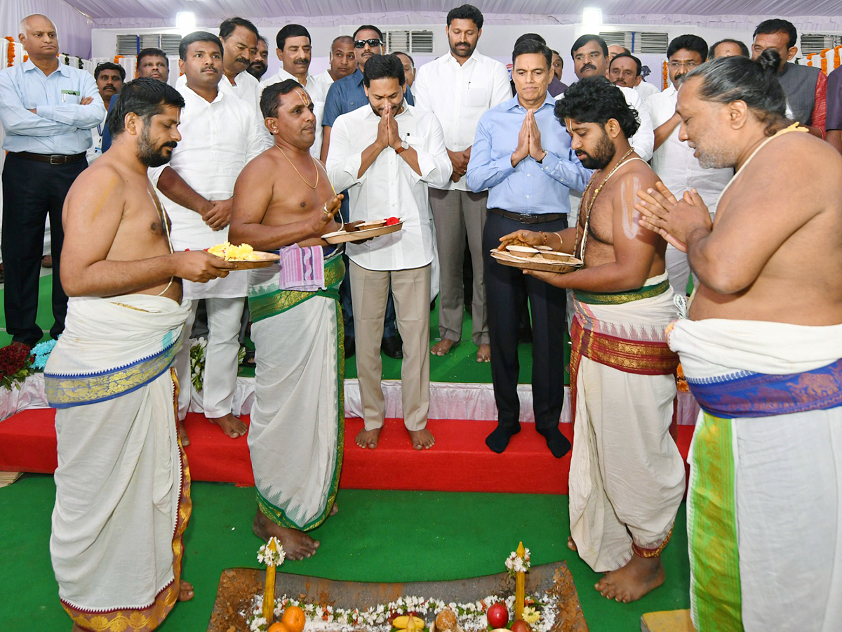 AP CM Jagan Kadapa tour Photos - Sakshi10