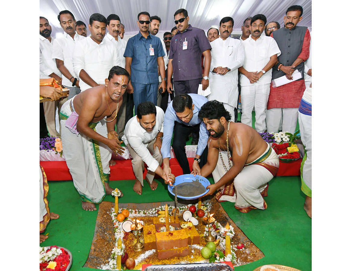 AP CM Jagan Kadapa tour Photos - Sakshi18