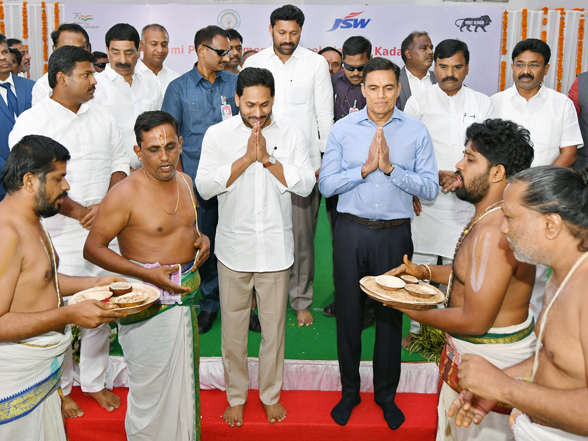 AP CM Jagan Kadapa tour Photos - Sakshi3