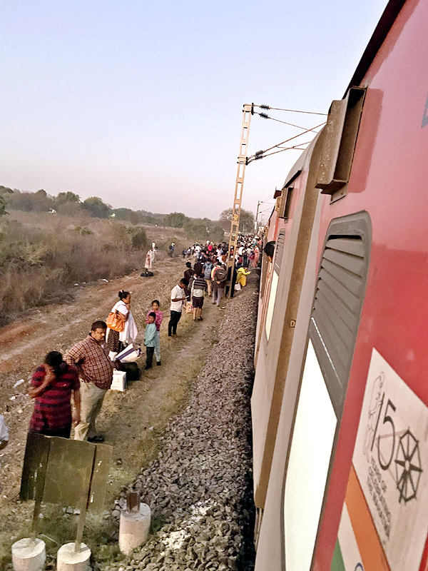 Godavari Express derails at Bibinagar  - Sakshi6