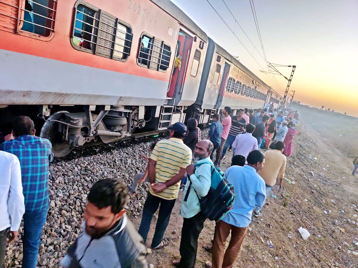 Godavari Express derails at Bibinagar  - Sakshi10