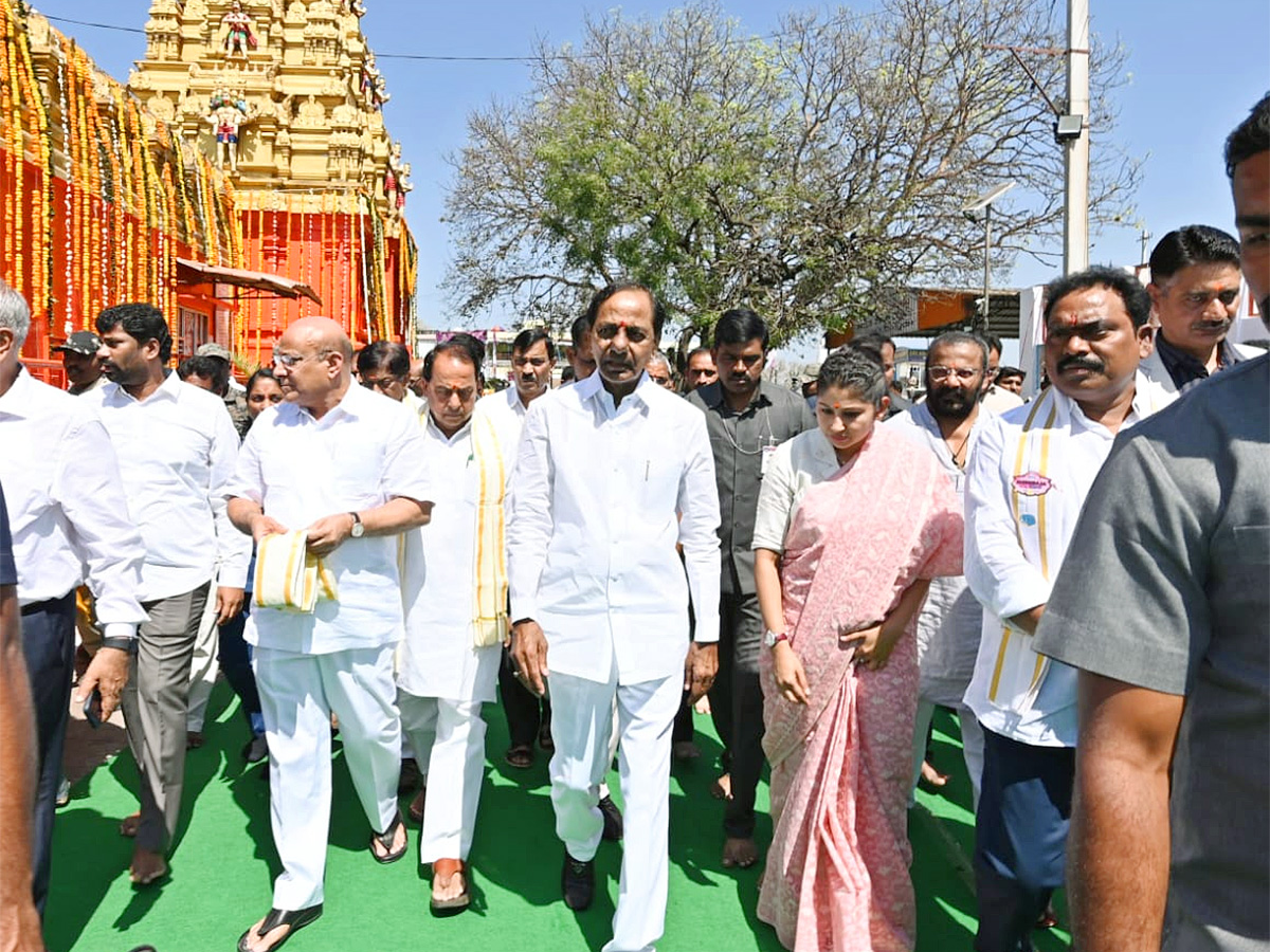 KCR Visits Kondagattu Anjaneyaswamy Temple Photos - Sakshi13