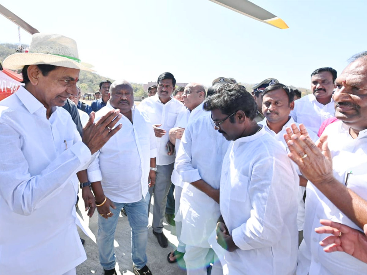 KCR Visits Kondagattu Anjaneyaswamy Temple Photos - Sakshi16