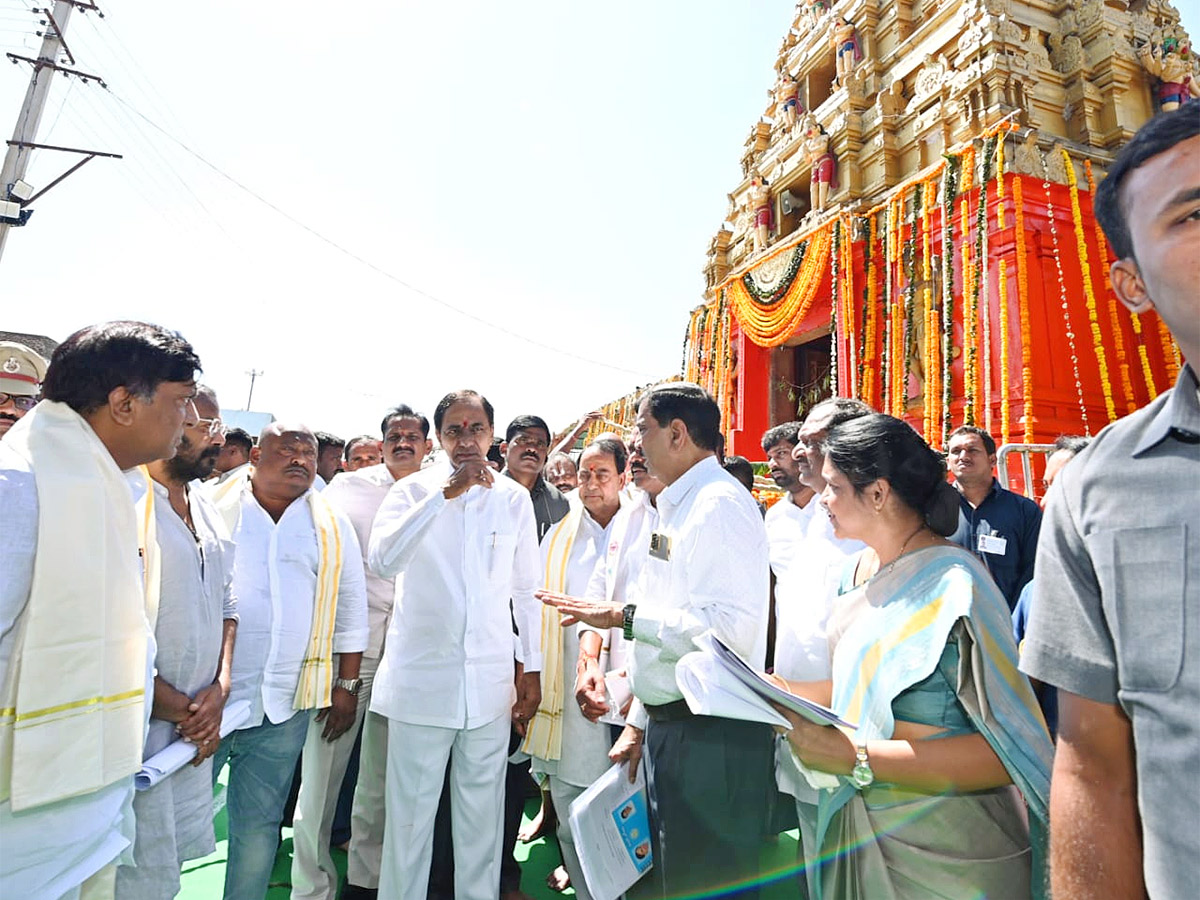 KCR Visits Kondagattu Anjaneyaswamy Temple Photos - Sakshi17