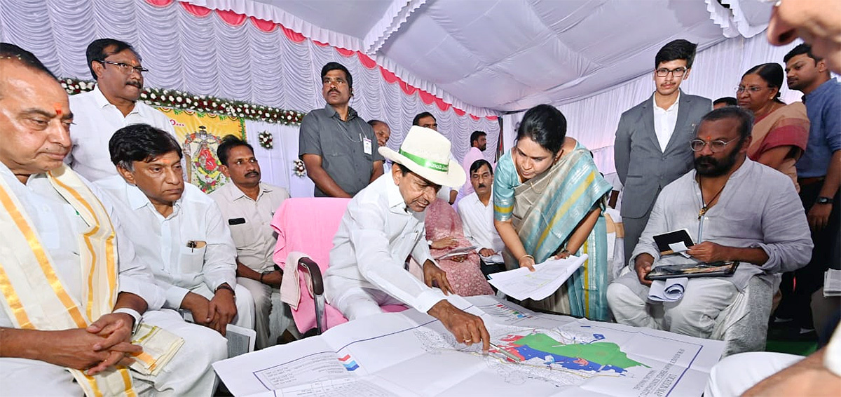 KCR Visits Kondagattu Anjaneyaswamy Temple Photos - Sakshi19