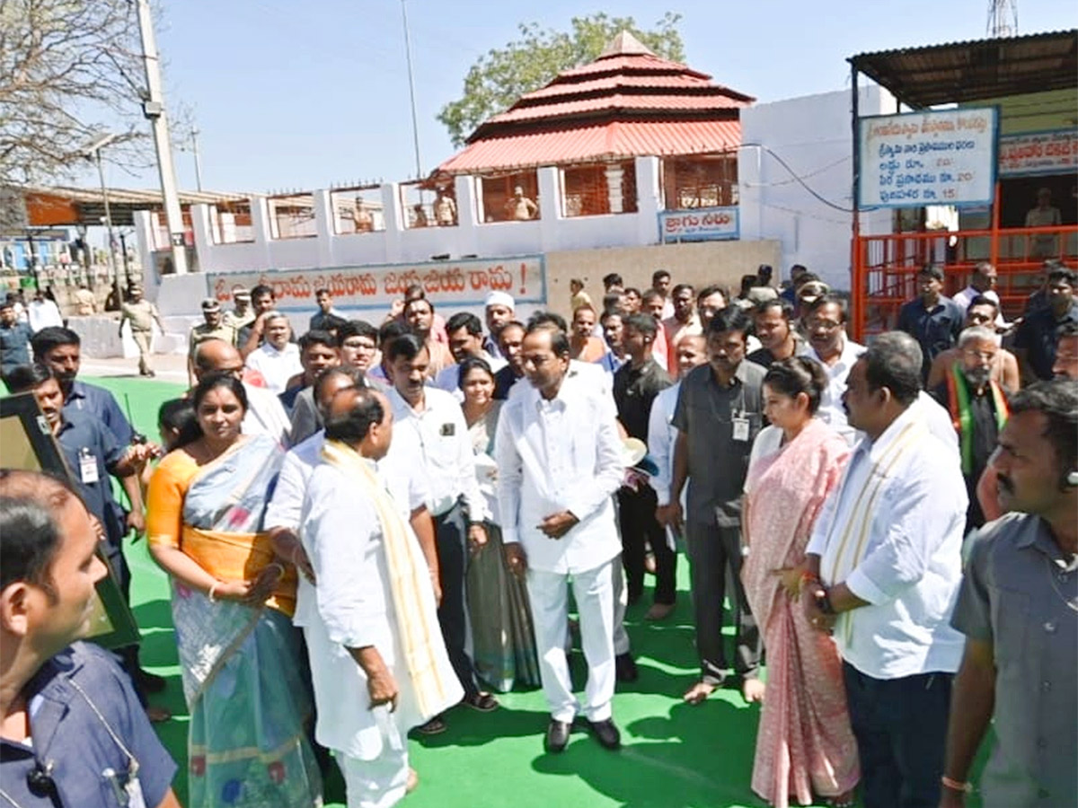 KCR Visits Kondagattu Anjaneyaswamy Temple Photos - Sakshi22