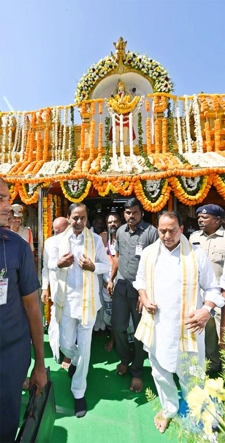 KCR Visits Kondagattu Anjaneyaswamy Temple Photos - Sakshi26