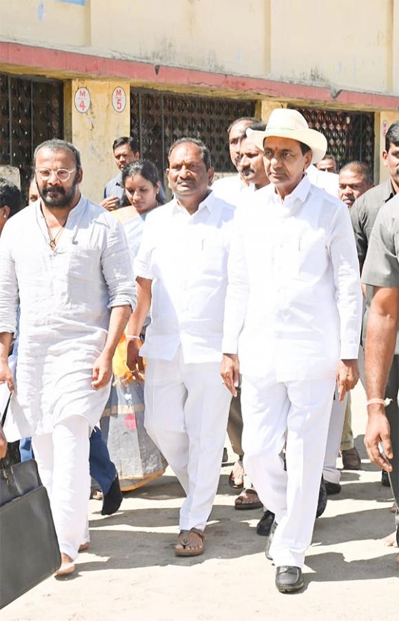 KCR Visits Kondagattu Anjaneyaswamy Temple Photos - Sakshi27