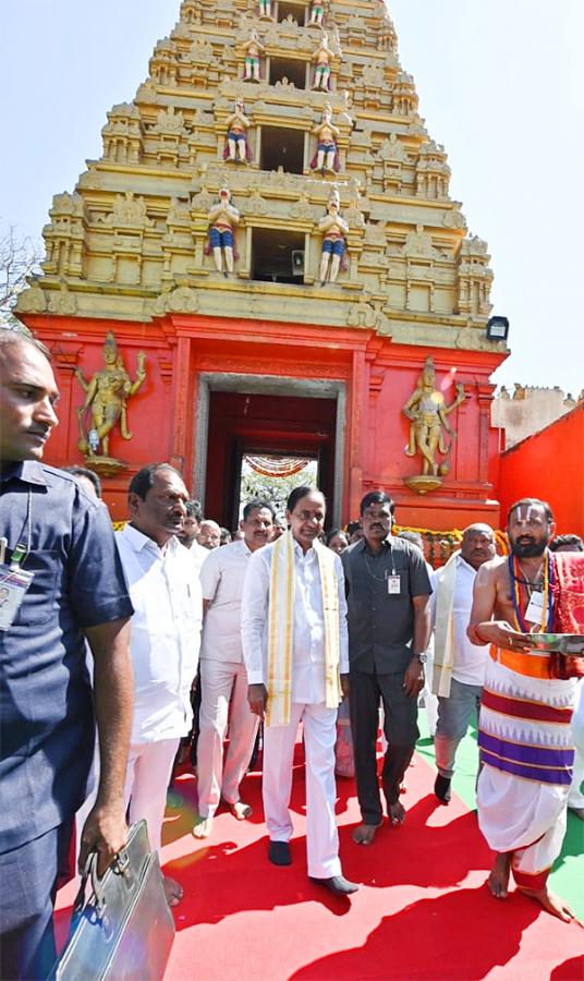 KCR Visits Kondagattu Anjaneyaswamy Temple Photos - Sakshi28