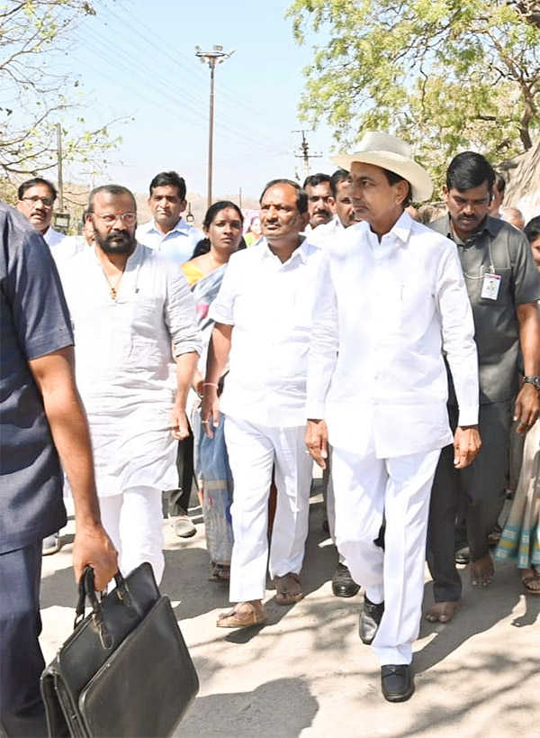 KCR Visits Kondagattu Anjaneyaswamy Temple Photos - Sakshi29